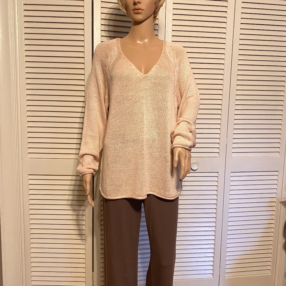 Blush Pink V-Neck Knit Sweater -- EUC -- Size M/L